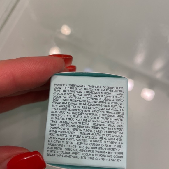 Estee Lauder Revitalizing Supreme Creme - Picture 3 of 11